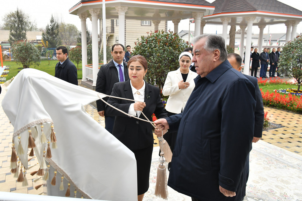 Ифтитоҳи Муассисаи таҳсилоти томактабии хусусии Ғунчаҳои Истиқлоли шаҳри Турсунзода