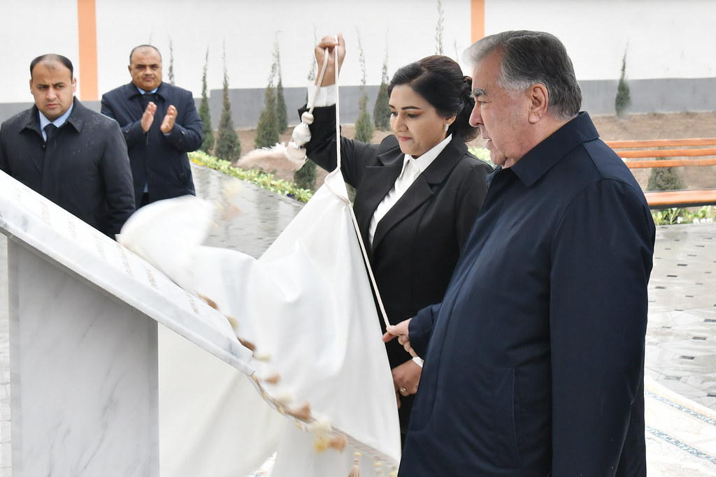 Ифтитоҳи Муассисаи таҳсилоти миёнаи умумии №23 дар деҳаи Регари шаҳри Турсунзода